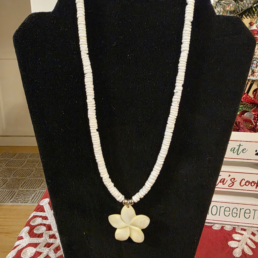Hawaiian Puca Shell Flower Pendant Necklace